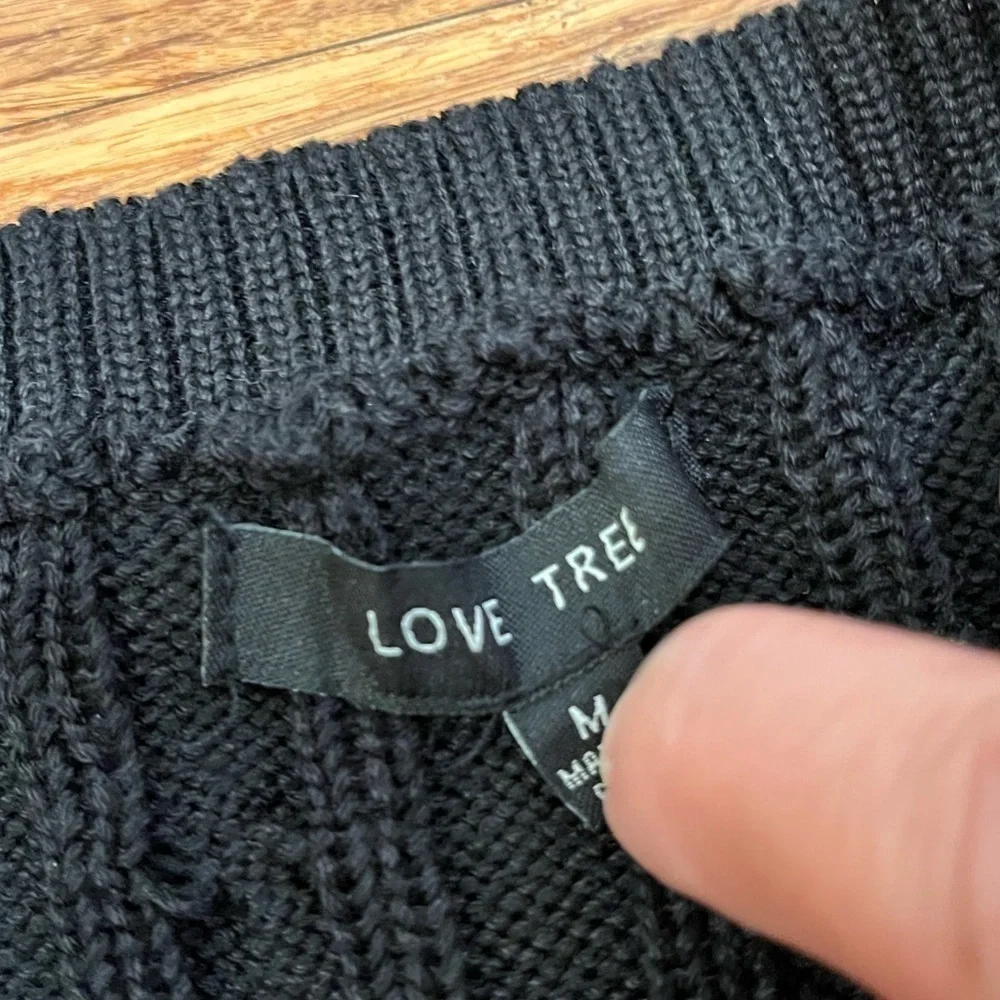 Love Tree Black Cable Knit V-neck Vest. Size Medium - Picture 7 of 9